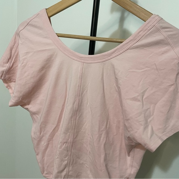 Lululemon It’s a tie Pink Tee Shirt Wrap Around Ribbon Tie Size 4 - Picture 8 of 13